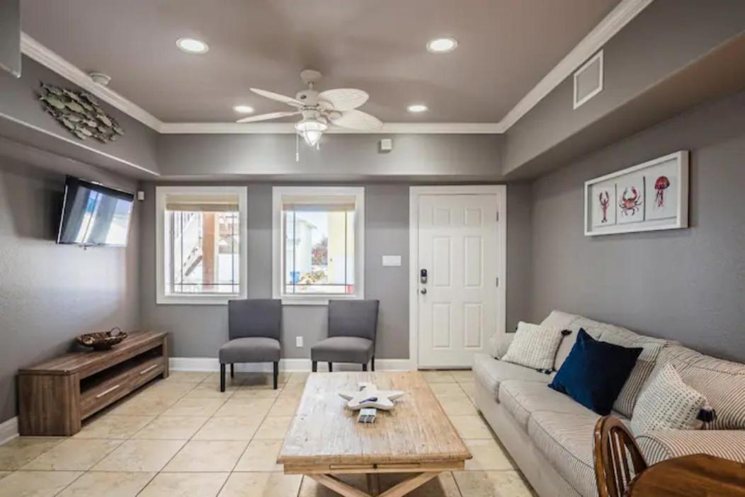 7 Bedroom Home Steps To The Beach With 4 Patios And Pool! Sleeps 20 Порт-Аранзас Екстер'єр фото