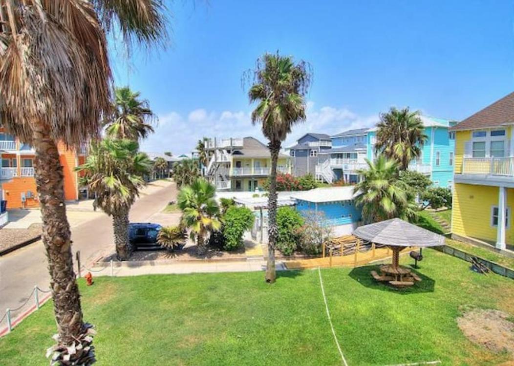 7 Bedroom Home Steps To The Beach With 4 Patios And Pool! Sleeps 20 Порт-Аранзас Екстер'єр фото